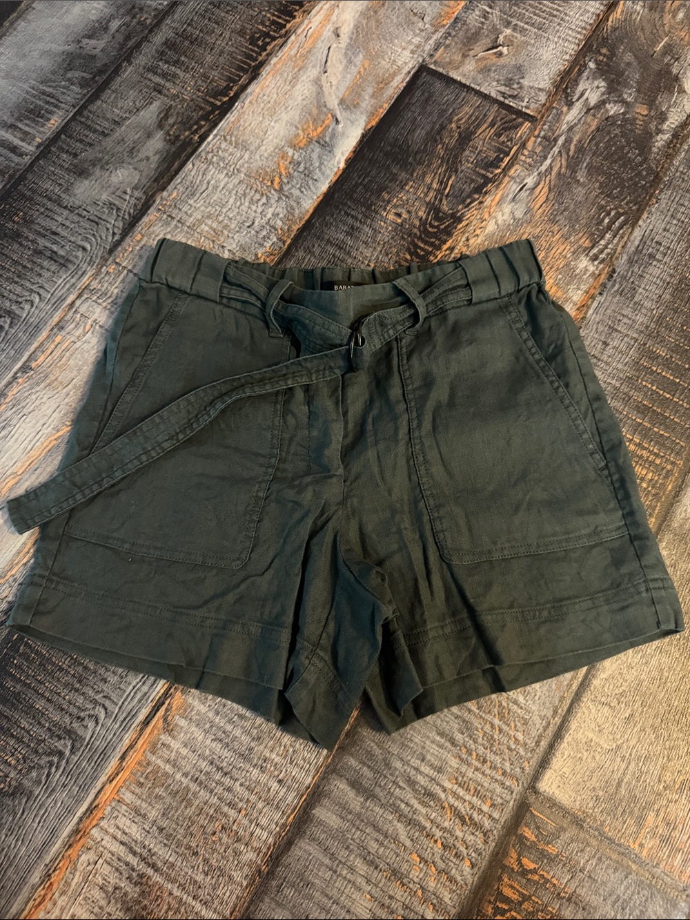 Aritzia Babaton XS green khaki shorts